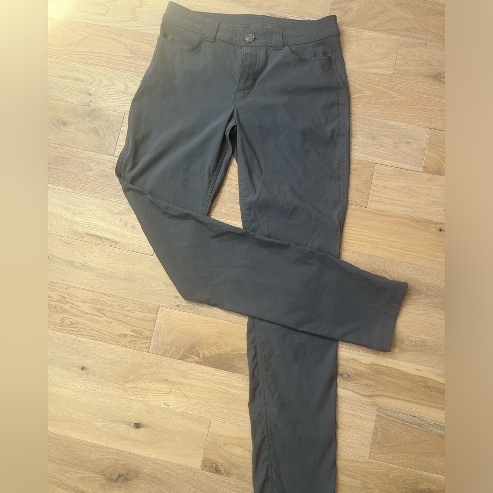 Eddie Bauer Women’s Rainier Pant. Size 2. NWOT
